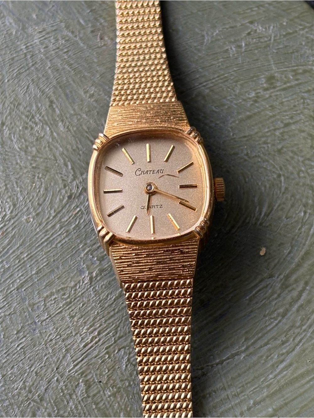 Chateau Gold Womenโs Bracelet Watch